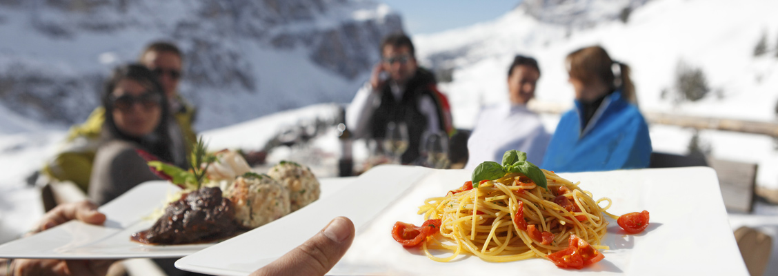 foodies lunch in mountians