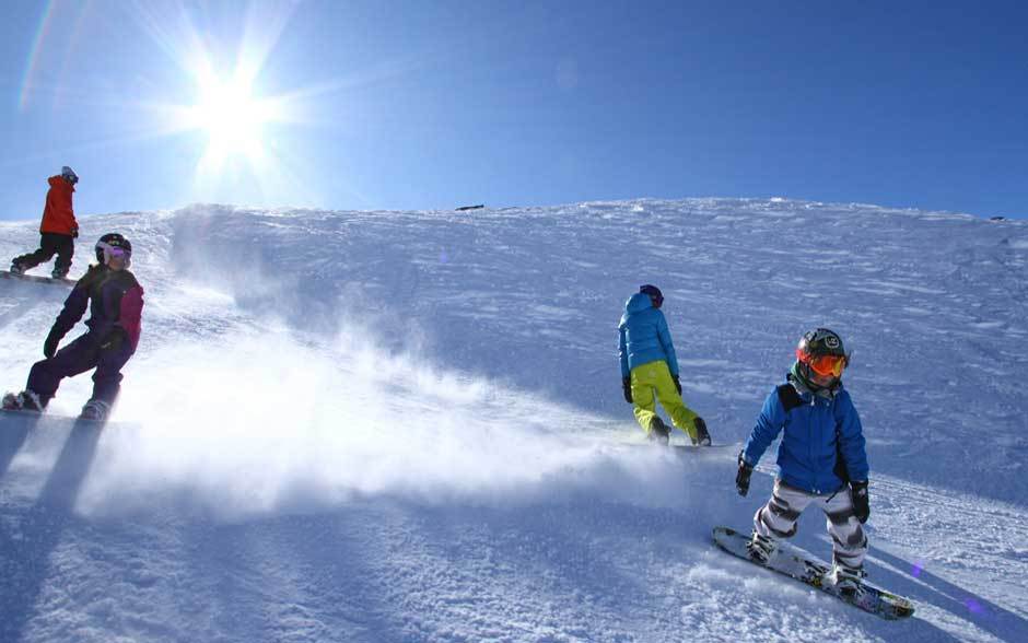 Snowboarding in Samoëns